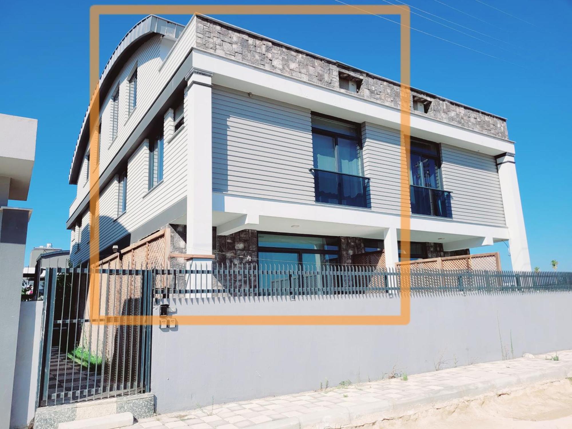 Oldskool Close To Lara Willa Antalya